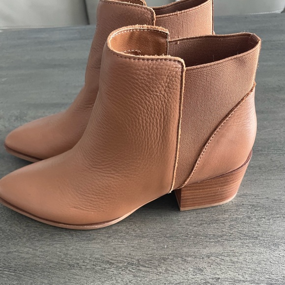 Chinese Laundry Finn Booties - Picture 3 of 4